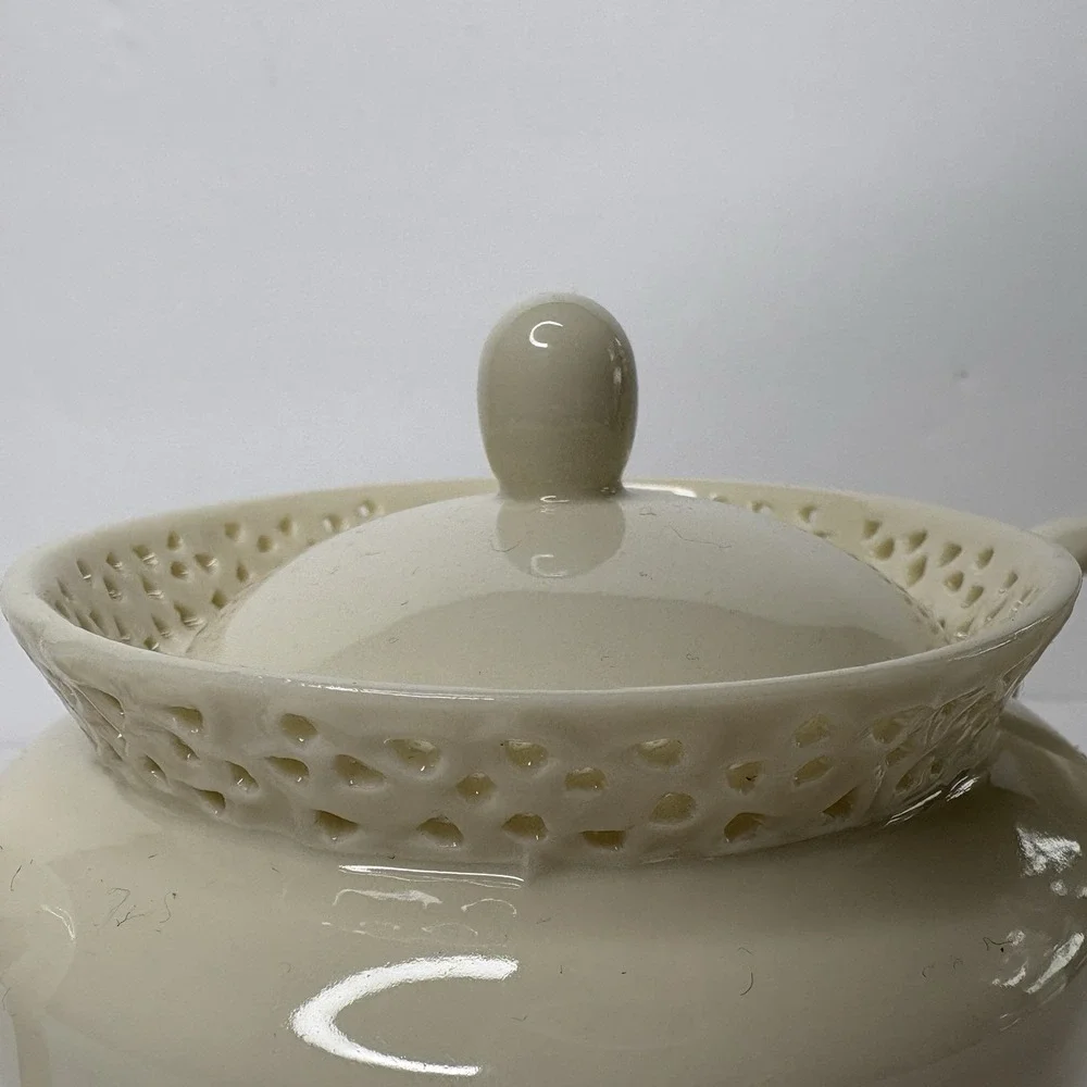 L. Godinger Cream Lace Embossed 4